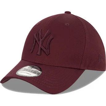curva-snapback-granate-granate-9forty-league-essential-new-york-yankees-mlb-new-era