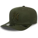 snapback-9fifty-stretch-snap-league-essential-new-york-yankees-mlb-new-era