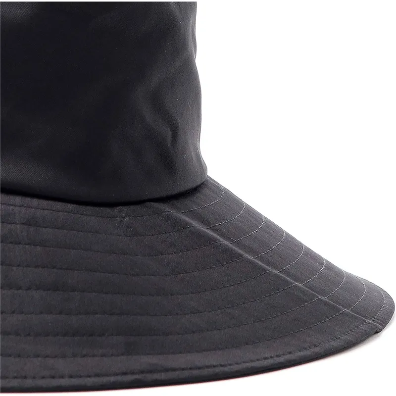 bucket-negro-con-logo-azul-para-mujer-prime-puma