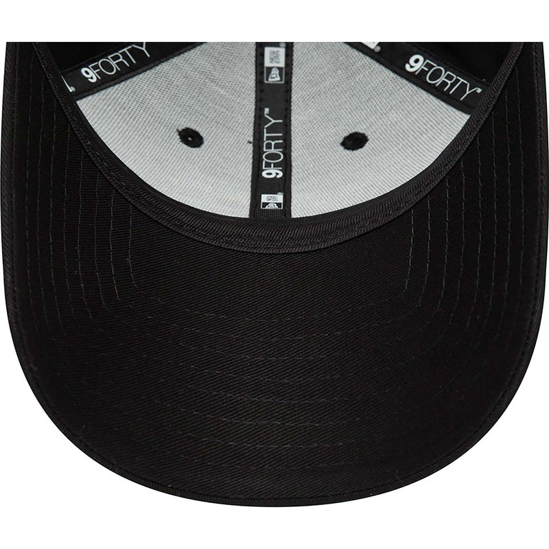 new-era-curved-brim-tasmanian-devil-9forty-looney-tunes-black-adjustable-cap