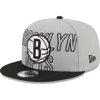 Νέα Εποχή Επίπεδο Περίγραμμα 9FIFTY Εκδοση Προσχεδίου 2023 Brooklyn Nets NBA Γκρι και Μαύρο Καπέλο Snapback