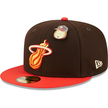 Νέα Εποχή Επίπεδο Χείλος 59FIFTY Τα Στοιχεία Πύρινο Καρφίτσα Miami Heat NBA Καφέ και Κόκκινο Καπέλο Προσαρμοσμένης Εφαρμογής
