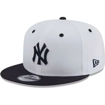 Καπέλο New Era με Επίπεδο Γείσος Ναυτικό Μπλε Λογότυπο 9FIFTY Λευκή Κορώνα με Επιθέματα New York Yankees MLB Λευκό και Ναυτικό Μ