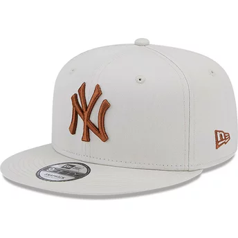 Νέα Εποχή Επίπεδο Πελματάκι Καφέ Λογότυπο 9FIFTY League Essential New York Yankees MLB Μπεζ Καπέλο Snapback