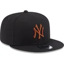 plana-snapback-marron-9fifty-league-essential-new-york-yankees-mlb-new-era