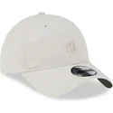 new-era-curved-brim-9twenty-mini-logo-new-york-yankees-mlb-beige-adjustable-cap-with-beige-logo