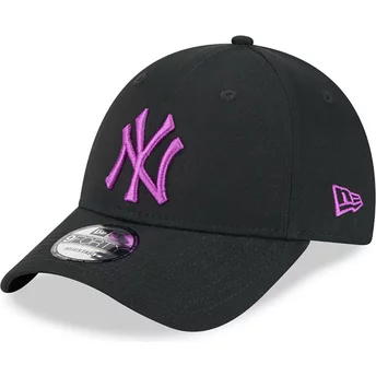 New Era Curved Brim Purple Logo 9FORTY League Essential New York Yankees MLB Black Adjustable Cap