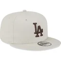 plana-snapback-marron-9fifty-league-essential-los-angeles-dodgers-mlb-new-era
