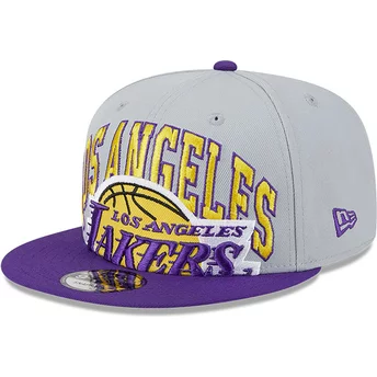 Καπέλο Snapback των Los Angeles Lakers NBA γκρι και μωβ New Era Flat Brim 9FIFTY Tip Off 2023