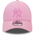 gorra-curva-rosa-ajustable-con-logo-rosa-9forty-league-essential-de-new-york-yankees-mlb-de-new-era