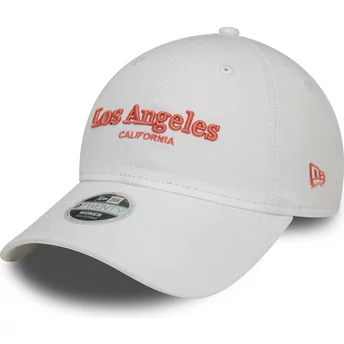 Λευκό ρυθμιζόμενο γυναικείο καπέλο με καμπύλη γείσονα 9TWENTY Wordmark από το Los Angeles California της New Era