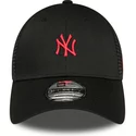 gorra-curva-negra-ajustable-con-logo-rojo-9forty-home-field-de-new-york-yankees-mlb-de-new-era