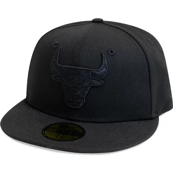 Μαύρο ρυθμιζόμενο καπέλο με επίπεδο γείσο, με μαύρο λογότυπο 59FIFTY Essential των Chicago Bulls NBA από την New Era