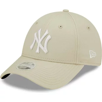 Gorra curva beige ajustable para mujer 9FORTY League Essential de New York Yankees MLB de New Era