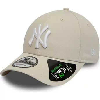Gorra curva beige ajustable 9FORTY REPREVE League Essential de New York Yankees MLB de New Era