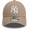 gorra-curva-marron-claro-ajustable-9forty-league-essential-de-new-york-yankees-mlb-de-new-era