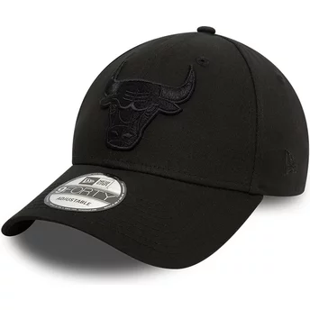 Μαύρο ρυθμιζόμενο καπέλο με καμπύλη γείσο και μαύρο λογότυπο 9FORTY Essential των Chicago Bulls NBA από την New Era