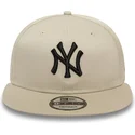 plana-snapback-negro-9fifty-league-essential-new-york-yankees-mlb-new-era