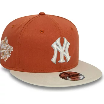 Καφέ και μπεζ καπέλο snapback 9FIFTY με σήμα των New York Yankees MLB από την New Era