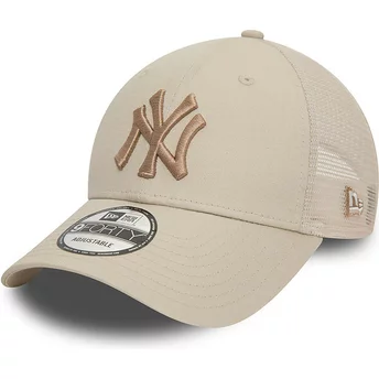 Μπεζ τρακερ καπέλο με μπεζ λογότυπο 9FORTY Home Field των New York Yankees MLB από την New Era