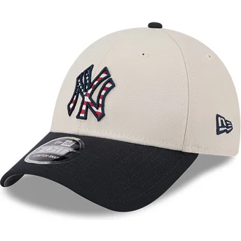 Καμπυλότητα καπέλο σε μπεζ και ναυτικό μπλε snapback 9FORTY Stretch Snap 4th of July από τους New York Yankees του MLB της New E