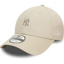 gorra-curva-beige-ajustable-9forty-metallic-pin-de-new-york-yankees-mlb-de-new-era