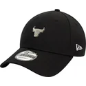 gorra-curva-negra-ajustable-9forty-metallic-pin-de-chicago-bulls-nba-de-new-era