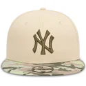 gorra-plana-beige-snapback-con-logo-verde-para-nino-9fifty-contrast-de-new-york-yankees-mlb-de-new-era