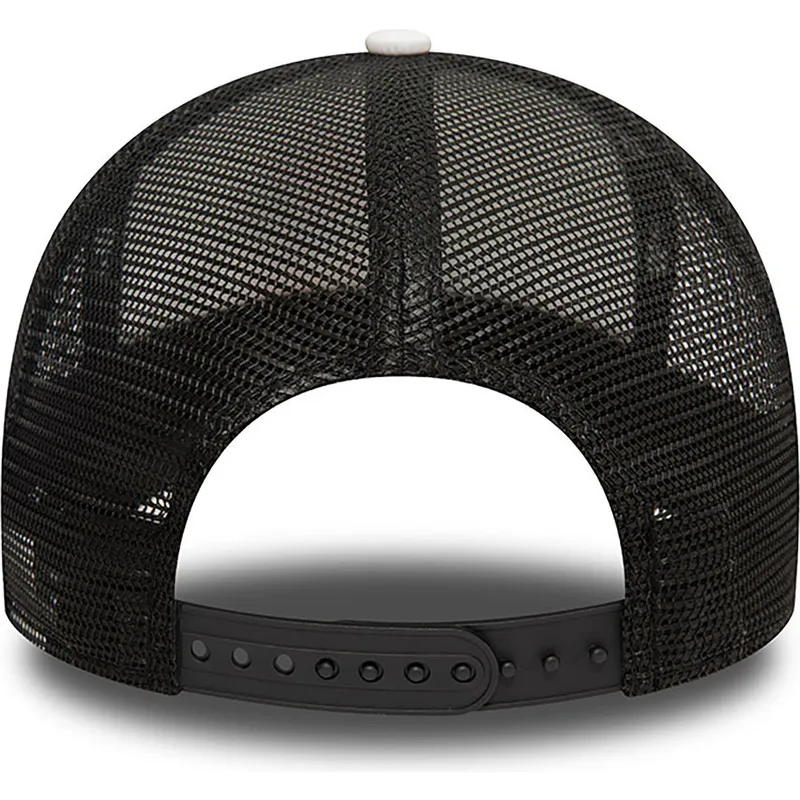 curva-snapback-bugs-bunny-and-his-friends-a-frame-looney-tunes-new-era