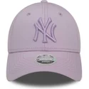 gorra-curva-violeta-ajustable-con-logo-violeta-para-mujer-9forty-league-essential-de-new-york-yankees-mlb-de-new-era