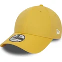 gorra-curva-amarilla-ajustable-9forty-essential-de-new-era