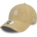 gorra-curva-beige-ajustable-para-mujer-9forty-borg-de-new-york-yankees-mlb-de-new-era