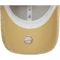 gorra-curva-beige-ajustable-para-mujer-9forty-borg-de-new-york-yankees-mlb-de-new-era