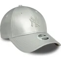 gorra-curva-plateada-ajustable-para-mujer-con-logo-plateado-9forty-midi-pu-de-new-york-yankees-mlb-de-new-era