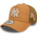 trucker-9forty-a-frame-league-essential-new-york-yankees-mlb-new-era