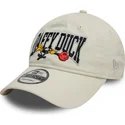 gorra-curva-beige-ajustable-9twenty-washed-de-pato-lucas-looney-tunes-de-new-era