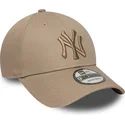 gorra-curva-marron-claro-ajustable-con-logo-marron-9forty-league-essential-de-new-york-yankees-mlb-de-new-era