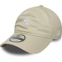 gorra-curva-beige-ajustable-9twenty-mini-logo-de-new-york-yankees-mlb-de-new-era