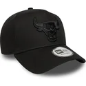 gorra-curva-negra-snapback-e-frame-essential-de-chicago-bulls-nba-de-new-era