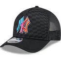 gorra-trucker-negra-9forty-m-crown-a-frame-gradient-raceway-de-new-york-yankees-mlb-de-new-era