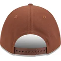 gorra-curva-marron-snapback-9forty-m-crown-a-frame-motorsport-de-nascar-de-new-era