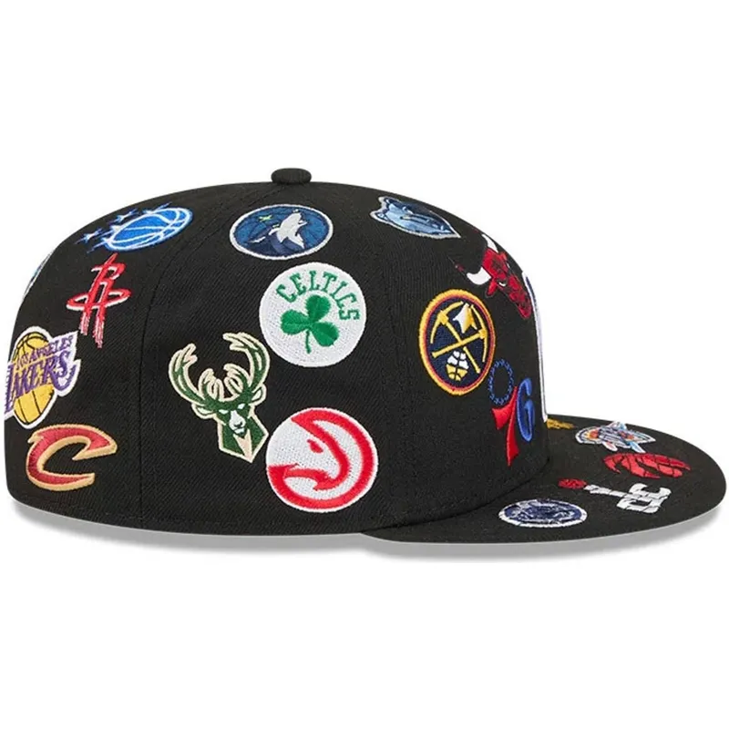 gorra-plana-negra-ajustada-59fifty-all-over-de-nba-de-new-era