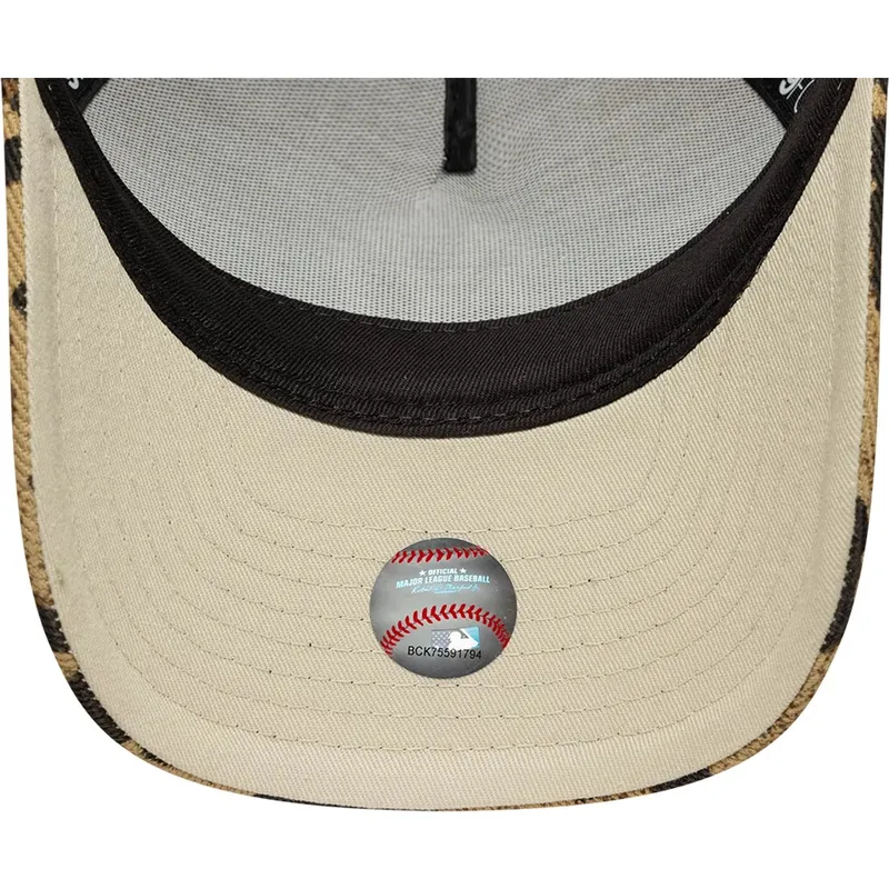 trucker-9forty-m-crown-a-frame-leopard-new-york-yankees-mlb-new-era