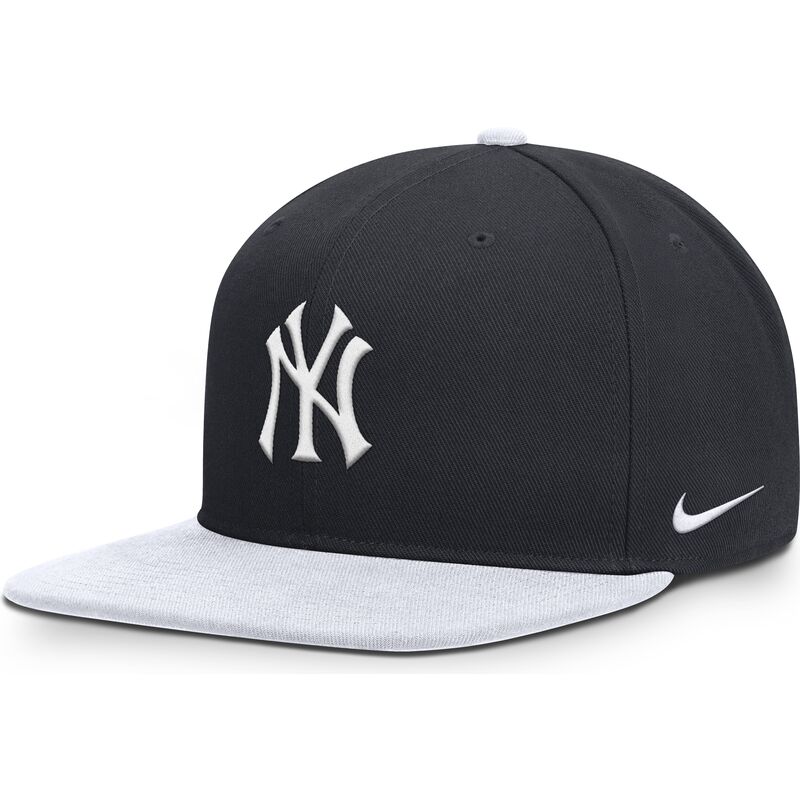 gorra-plana-azul-marino-y-blanca-snapback-dri-fit-pro-structured-square-bill-de-new-york-yankees-mlb-de-nike