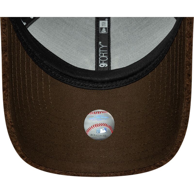 snapback-9forty-winter-borg-new-york-yankees-mlb-new-era